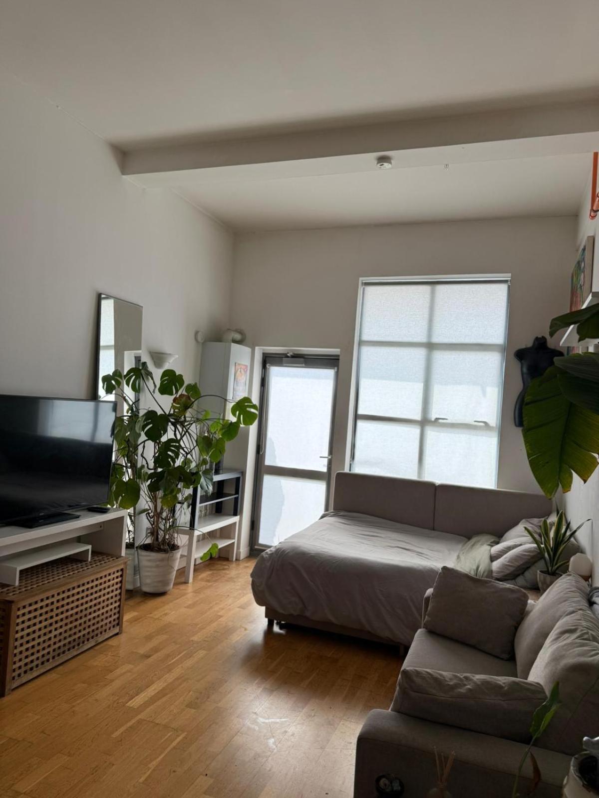 Cosy Private Room With Shared Bathroom Facilities Londen Buitenkant foto