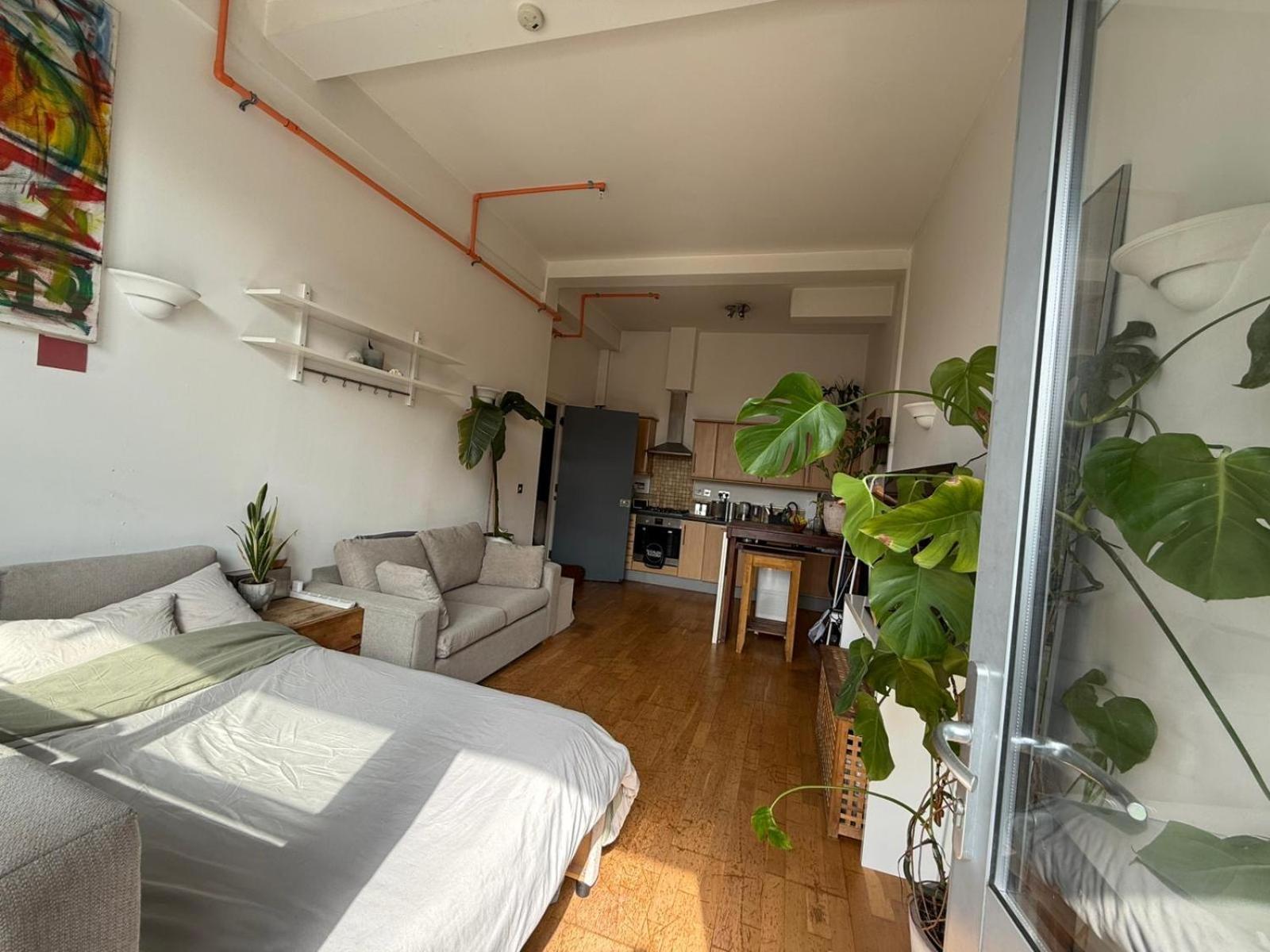 Cosy Private Room With Shared Bathroom Facilities Londen Buitenkant foto