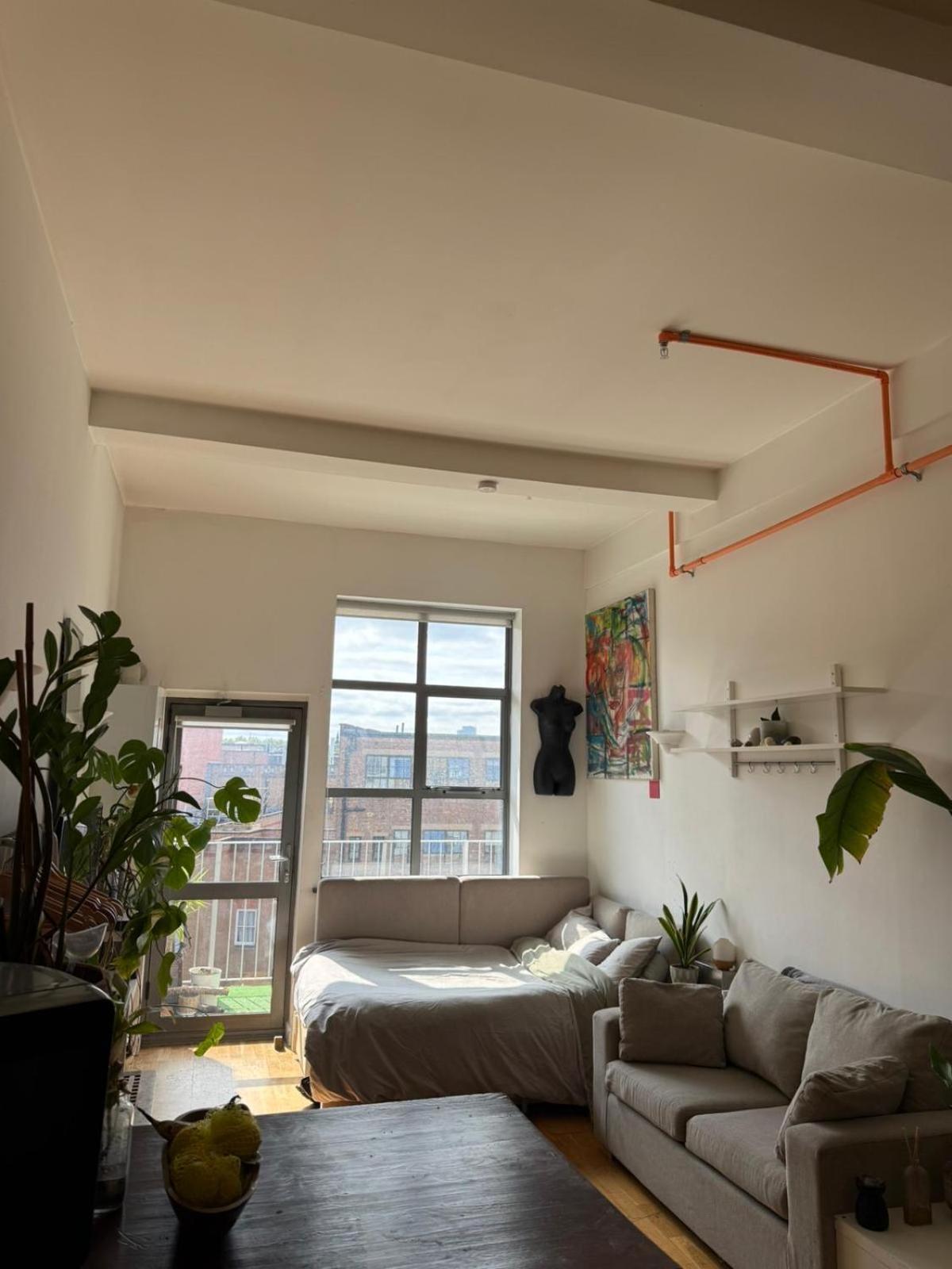 Cosy Private Room With Shared Bathroom Facilities Londen Buitenkant foto